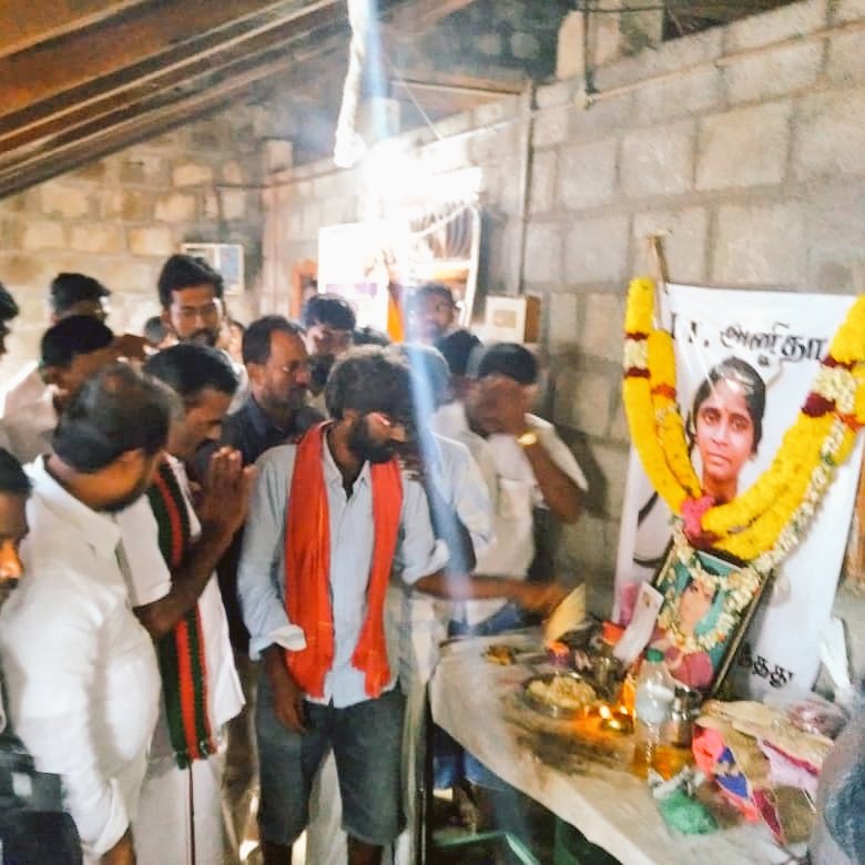 K_Tamil_Arasan's tweet photo. தமிழ்த்தாய் ஈன்றெடுத்த அறிவுக் குழந்தை #அனிதா பிறந்த நாள்.
#NeetKillAnitha https://t.co/V3tF7pghCl