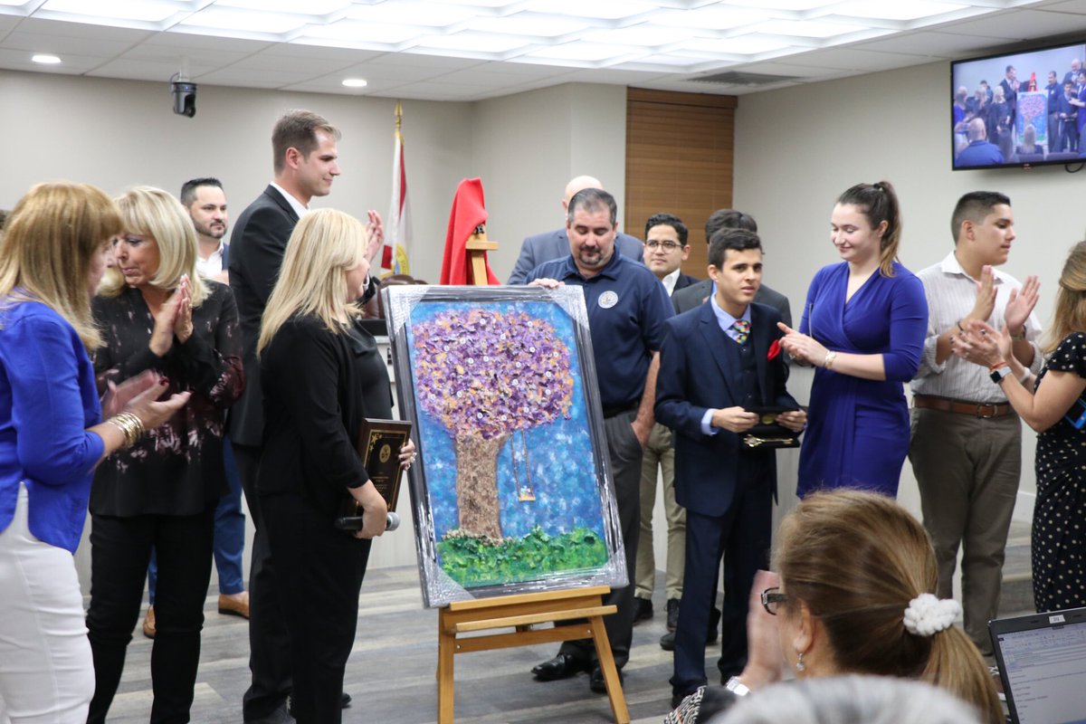 sweetwaterpost's tweet photo. Tonight: Bryan Art Foundation provided the City of Sweetwater with this artwork in appreciation for support from Sweetwater Elected officials, Police, and City Employees. https://t.co/NUonPPU3Gh