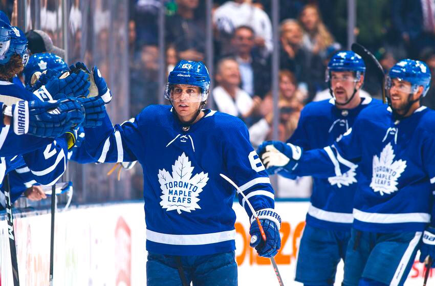TMLNewsNow's tweet photo. 🚨🚨🚨🚨🚨 
🧢🧢🧢 
Tyler Ennis gets his 3rd goal of the night and his FIRST career #hattrick ! @MapleLeafs are up 5-1! 
#TMLNewsNow #TMLTalk #LeafsForever https://t.co/IynlmVHjvH