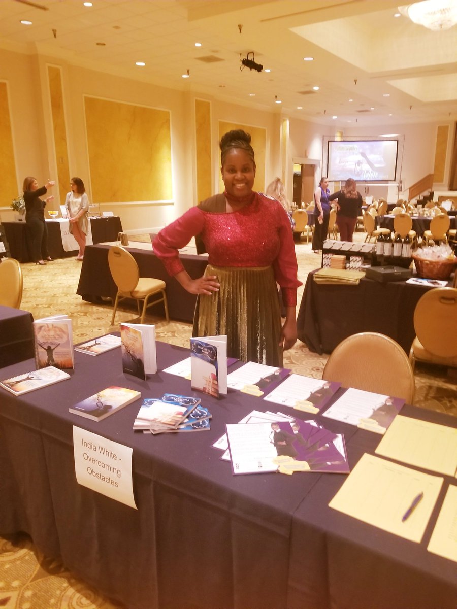 Indispeaknteach's tweet photo. We are better together!😁 So grateful for this amazing group of women!😊😊😊 #success #Leadership #education #women #encouragement #empowerment #business #author #indiawhite #ftgi @T_Shamburger @HABSEconnects @conchitacanty @UF @VirtualOfficeFL https://t.co/gqxLqqn7co