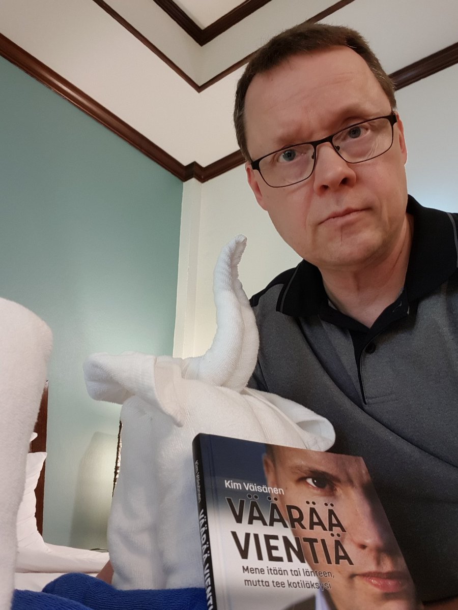 Yritin saada tuota norsua ymmärtämään, ei onnistunut, mutta hyvin se kyllä kuuntelee #vääräävientiä