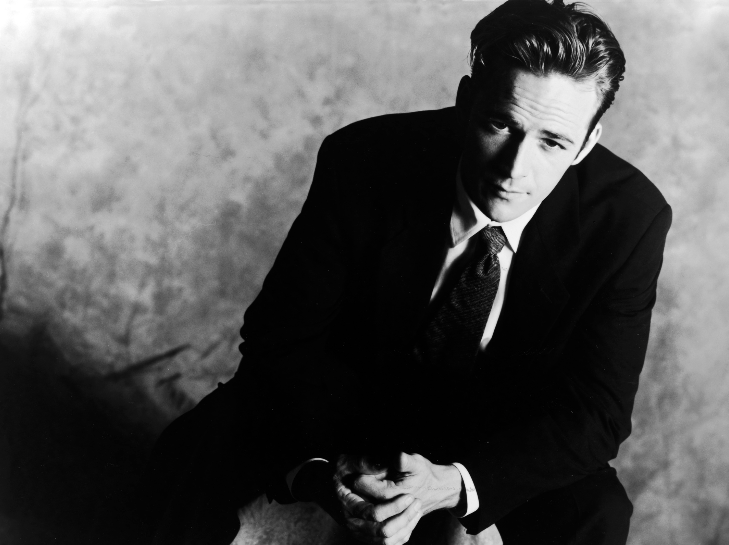 RollingStone's tweet photo. "The actor was instantly cool and magnetic — transforming a teen role into something iconic." Alan Sepinwall remembers Luke Perry https://t.co/6vIKkUqOZ0 https://t.co/091GbnCNX7