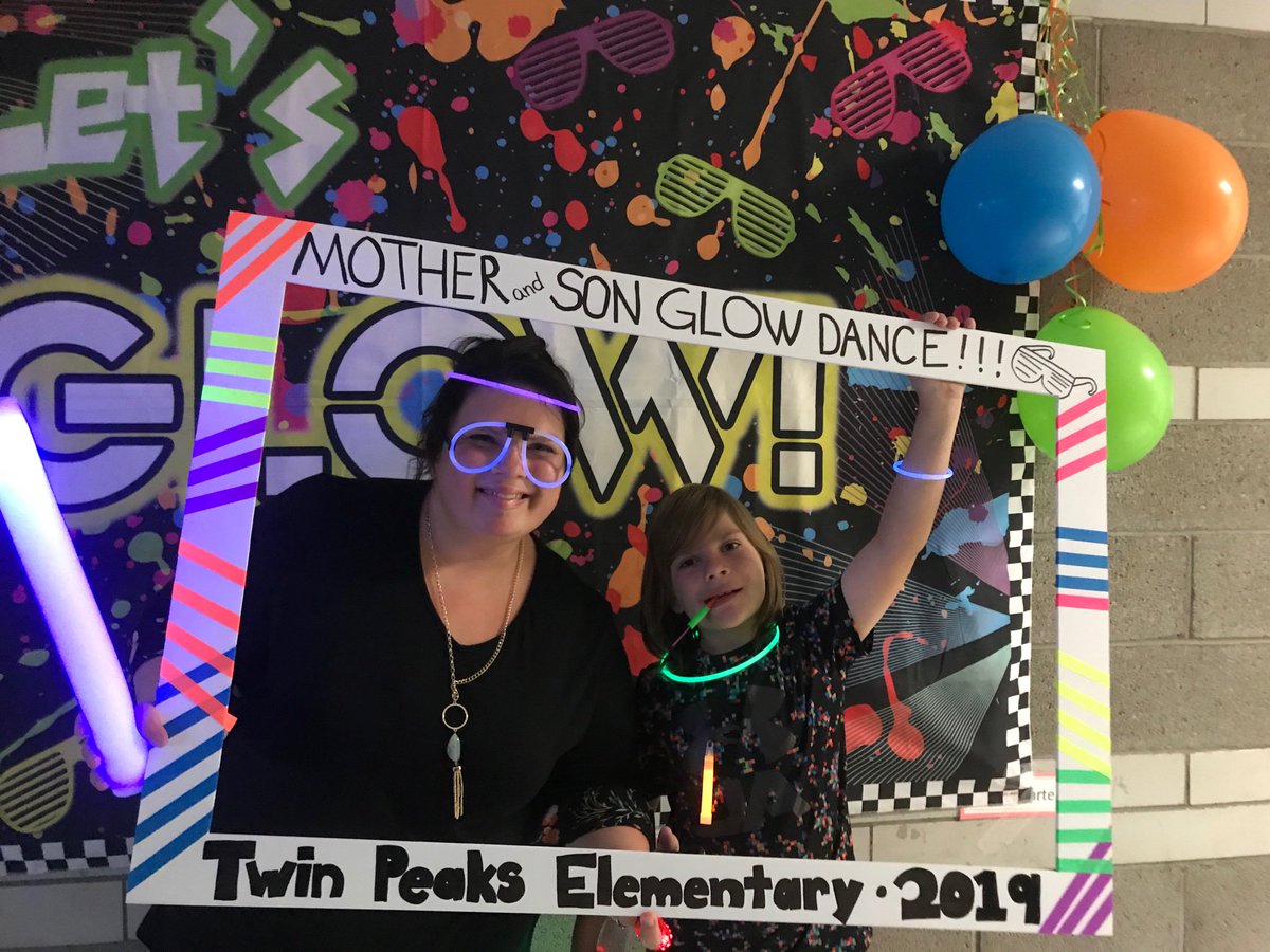 DondiLuce's tweet photo. Thank you to the PTF volunteers who organized the Mother Son Glow Dance at #TwinPeaksK8!  It was an amazing event! https://t.co/yn7ssDqlOC