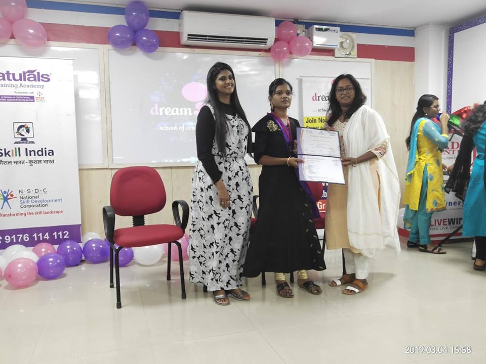 NaturalsTA's tweet photo. Naturals Training Academy Graduation Day 2018-2019.
Wishing you all the great success with your dreams and Career.
#Dreamwellness #GraduationDay #NTA #skin #Hairstylingcourse #makeupandmakeover #grooming https://t.co/sWstway7LN