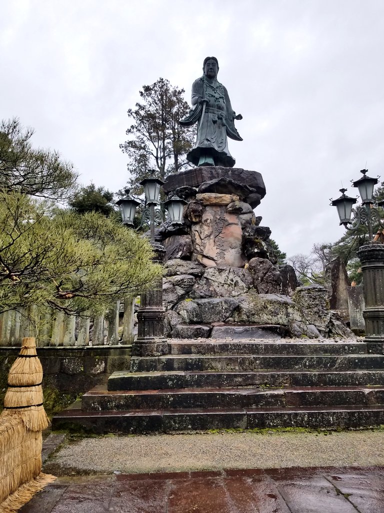 日本で初の銅像