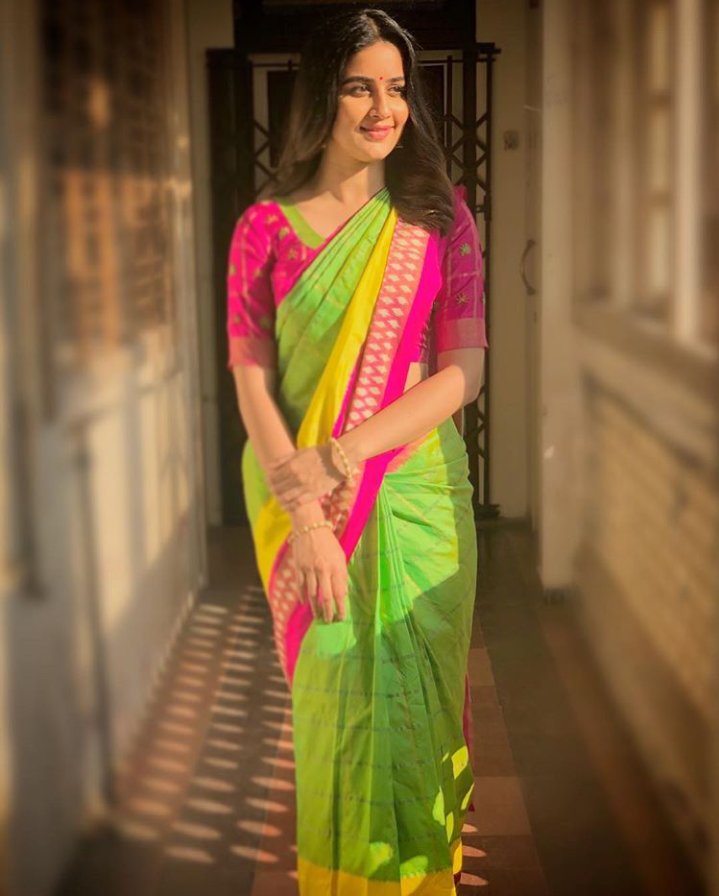 CelebrityKatta's tweet photo. अभिनेत्री #VaidehiParshurami 💕😍

#marathicelebrity #Celebritykatta #marathimulagi #MarathiStar #MarathiActress #marathiFame #Beauty #Vaidehi https://t.co/N9lGFvf33k