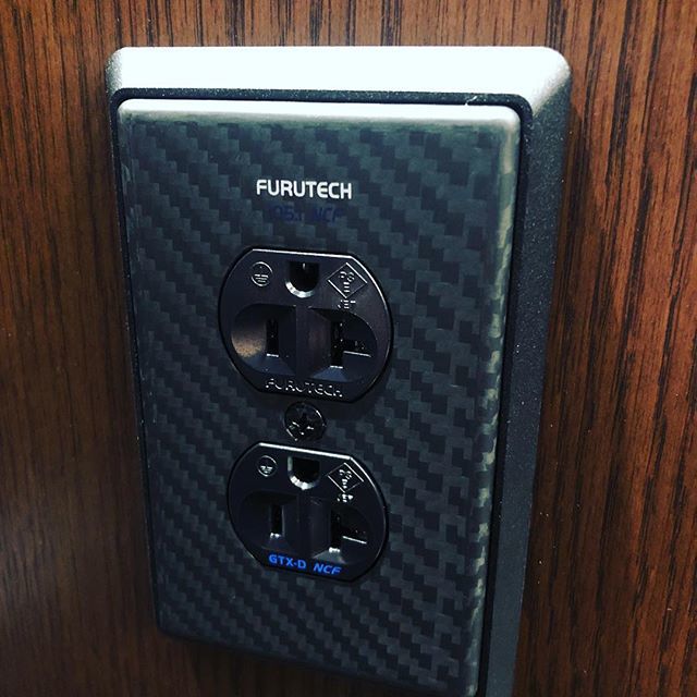 FURUTECH フルテック GTX-D NCF(R) 未熟 ハイエンド壁コンセント