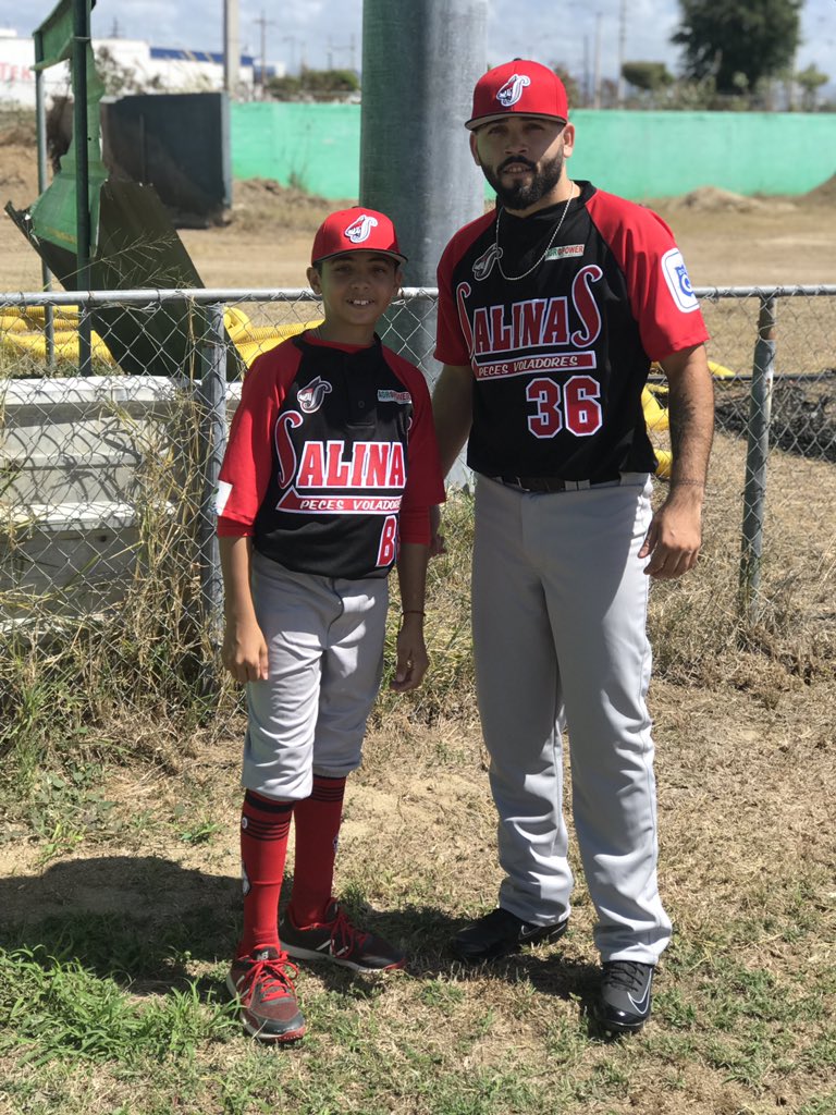 VictorPilley's tweet photo. Demasiado agradecido con Dios de poder compartir un mismo club house con mi hermanito. 🙏🏻 #chapterlV https://t.co/THeNE7geTW