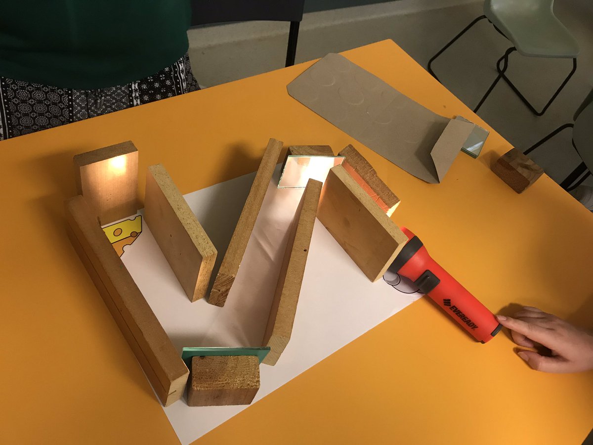 tracy_sleeman's tweet photo. Design thinking meets science in #Edst261 #acuedu_p @lnesswilson How can we create a safe pathway through a maze for our mouse guided by the light. #thinkingSTEM Lots of creative ideas during tutorials today. https://t.co/sLgZev2zzi