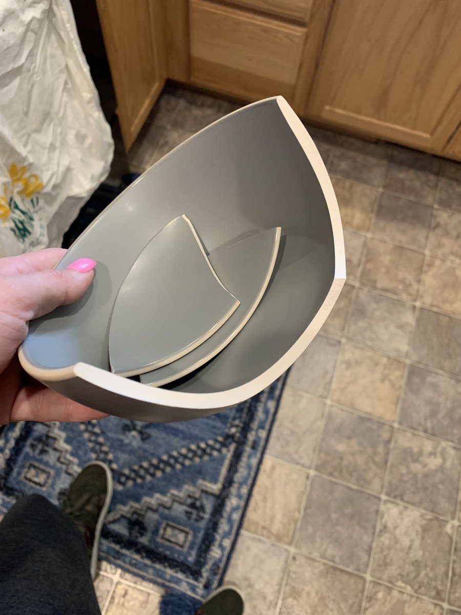 knh0726's tweet photo. @GibsonHomeUSA I ordered the rockaway dish set in grey from amazon and it arrived with a broken bowl. Is there anywhere I can buy JUST a bowl to replace it?! https://t.co/GsZS8LXx5D