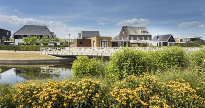 Hoe zorg je voor een optimale match tussen vraag en aanbod in een grote gebiedsontwikkeling? <a href="/vjprofs/">Vastgoedjournaal.nl</a> vroeg hoe Blauwhoed, #GemeenteBlaricum en #KlunderArchitecten het aanpakten bij gebiedsontwikkeling De @blaricummeent. Lees het op:
bit.ly/2XETUrO
