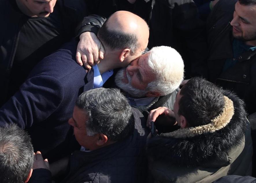 suleymansoylu's tweet photo. Gelin, 31 Mart'ta hep beraber şu virajı alalım, arabayı devirmelerine müsaade etmeyelim.
Gelin, bunu hep birlikte gerçekleştirelim.
Gelin, Güçlü Türkiye'yi, Özgür Türkiye'yi, Bağımsız Türkiye'yi, ideallerimizi, hayallerimizi yarınlara taşıyalım.

#MemleketİşiGönülİşi
📍İzmir-Tire https://t.co/M4FSa7BnMP