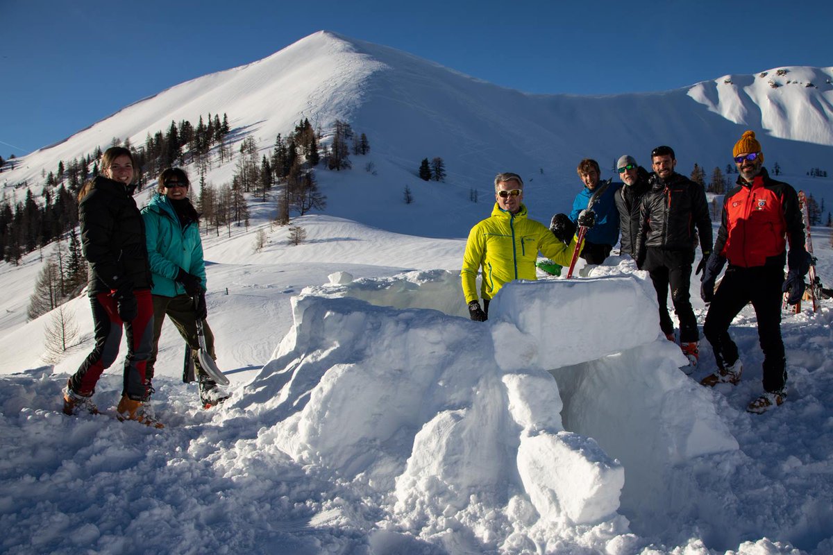 SAGTriesteCAI's tweet photo. Nel weekend, 23-24.02, il #Corso Base #SA1 #Scuola di #Scialpinismo Città di #Trieste guidato dal direttore di corso R. Valenti ha scelto come location gli Alti Tauri in #Austria. #esercitazioni sui #ricoveri d’emergenza e grandi #sciate.
https://t.co/38PhxhY9r8
@CAI150 @caifvg https://t.co/I3p1aVmNhB