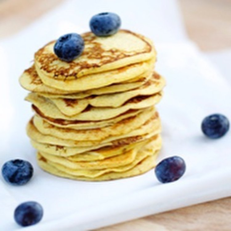 Sukrin_UK's tweet photo. Gluten Free pancakes using Sukrin Organic Coconut Flour. 
Ingredients: 
4 eggs.
4 tbsp Sukrin Gold.
4 tbsp Organic Coconut Flour.
2/3 Cup of milk.
Cinnamon or Fibre Syrup Gold to taste.
#sukrin #PancakeDay #sugarfree #pancakes
https://t.co/etWgSWDOR6 https://t.co/JMkQbU4nws