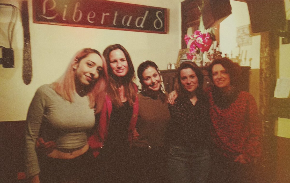 Novanamusic's tweet photo. Anoche, en @libertad8cafe, en el recital de Viole Casillas (@mipartedormida), en el que tuve el placer de colaborar junto a estas compañeras maravillosas, María Vera, @RebecaJimenezTw y @mundogastelo.
Gracias, Viole.
#AutorasenLibertad #Marzo https://t.co/Tv63LgiPjg