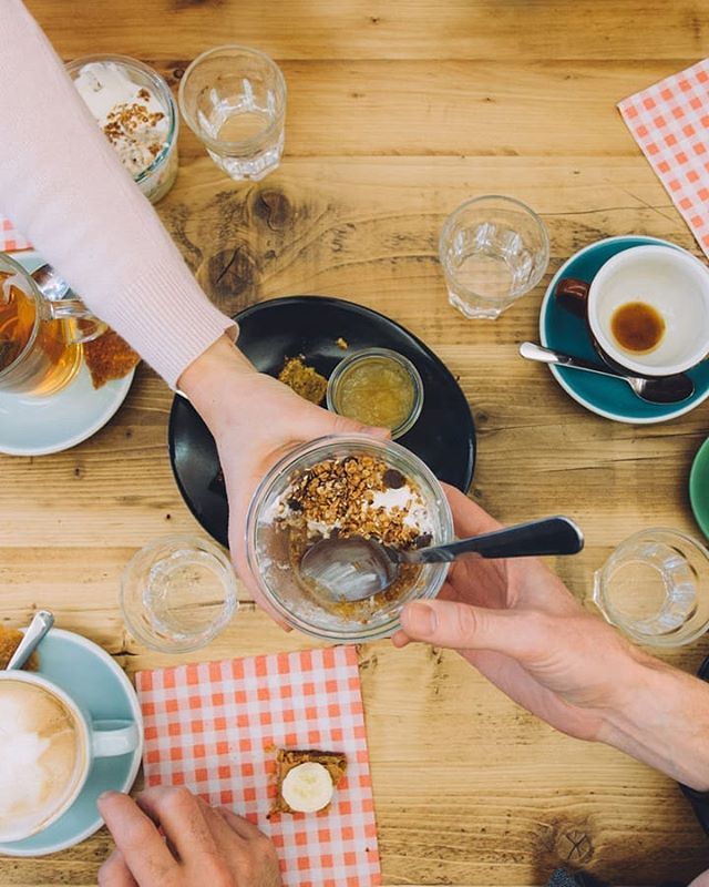 HasseltBruist's tweet image. Kom op 16 maart dineren in De Sladerij met gastkok @foodlabbenne 🌱🌞 De chef is afhankelijk van de natuur, niet andersom. Dat is Benne's basisfilosofie in de keuken. De pure smaken en texturen van de natuur, haar diversiteit en schoonheid, liggen aan … ift.tt/2SJ0XvW