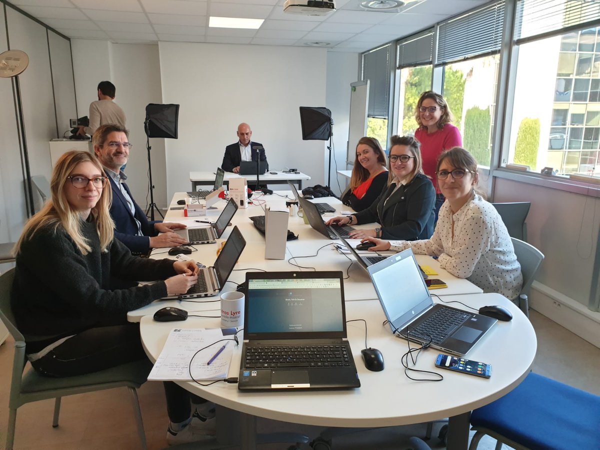 MathezMCF's tweet photo. Vous êtes plus de 200 à être connecté à notre webinaire "#Brexit, #TVA et Douane", et toute l'équipe Mathez Conseil Formation est mobilisée pour répondre en direct à vos questions. https://t.co/Yx3AHkfAqh