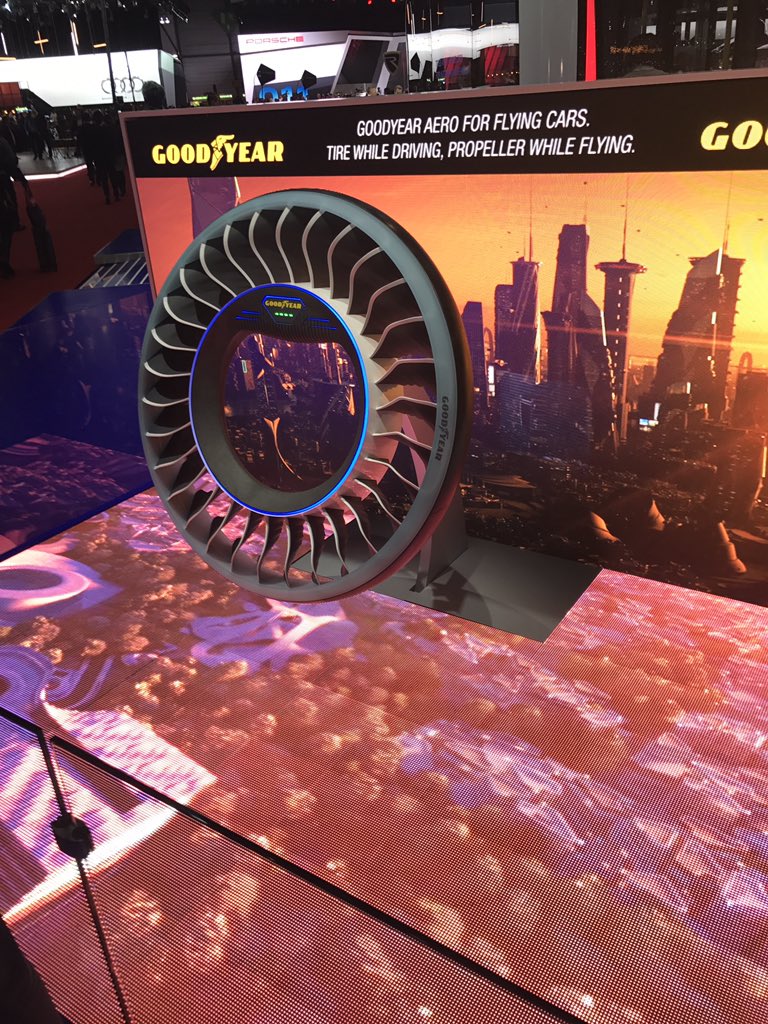 Goodyear standı, ziyaretçilerini zamana yolculuğa çıkarıyor. <a href="/goodyear/">Goodyear</a>'ın geçmişten geleceğe konsept lastikleri sergileniyor. Gelecekteki uçan arabalar için tasarlanan  #Aero konsepti. #GIMS2019