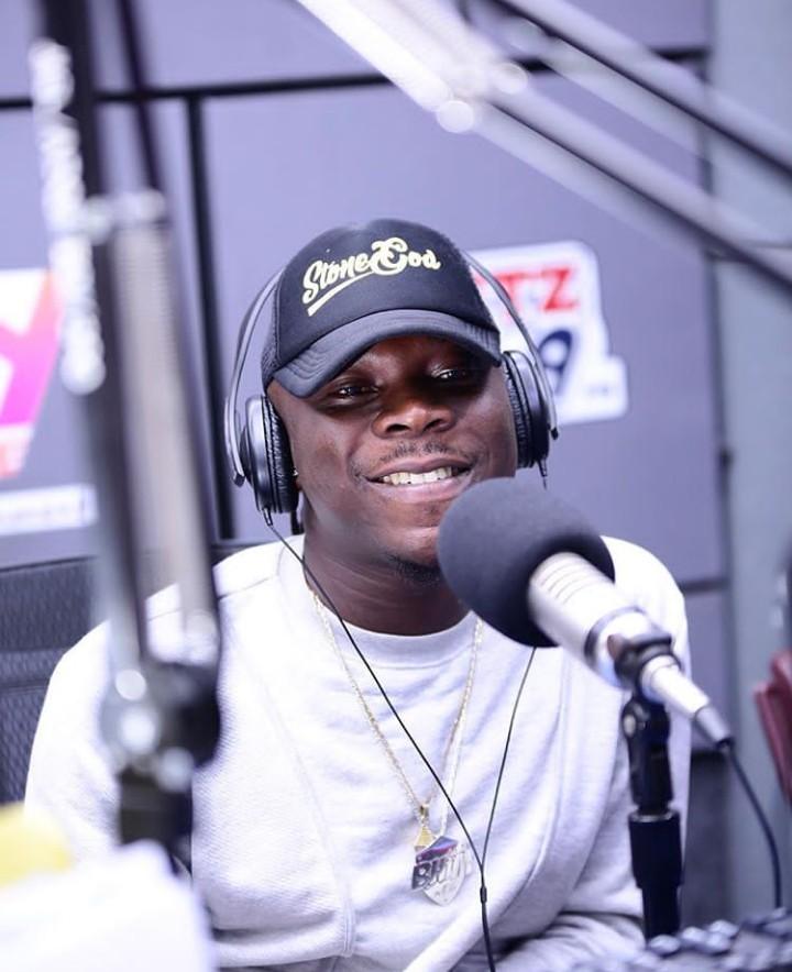 FashionhiveGh's tweet photo. Happy Birthday to the StoneGod @stonebwoyb More Health King 👑
#FashionhiveGh 🇬🇭 #FashionhiveCeleb
#GhStyle #FashionBlog #GhanaSwag #LifestyleBlog https://t.co/KeHr6Dshus