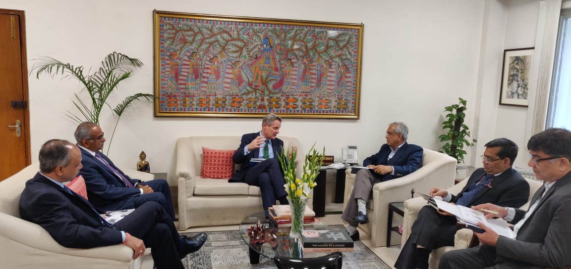 Mr. Spencer Dale, Chief Economist, @BP_plc &amp; Mr. Sashi Mukundan, Regional President &amp; Head of Country, India, BP Group called on #NITIAayog VC <a href="/RajivKumar1/">Rajiv Kumar</a> today, to discuss pathways for providing more #energy to support economic growth for the industry, with fewer emissions.