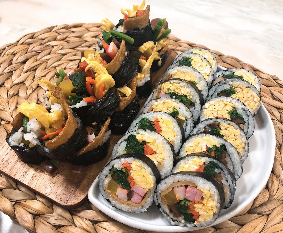 nan2343's tweet photo. #소소한밥상놀이 

 #한끼밥상놀이 #집밥 

 #김밥 #꼬마김밥
 #꼬마뚱김밥
 #교리김밥 
 #시금치김밥
 #기본김밥
 #생딸기쥬스

오랜만에 김밥이요~~🤗

중학교 생활 이틀째. 
형아로 변해가는. 
널 적응해야하는데. 
난 아직 준비가 안됐음. 😩

 #아들밥상
 #세째딸램공주님밥상 https://t.co/OmvzCQX5R2