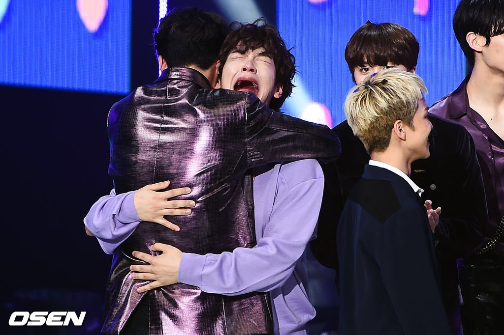 NF_JP_'s tweet image. 《PHOTO》

5日午後、ソウル上岩洞SBSプリズムタワーで行われたSBS MTV'ザショー'の現場での公開で1位を占めた後、喜んでいる。

#NFlying #엔플라잉