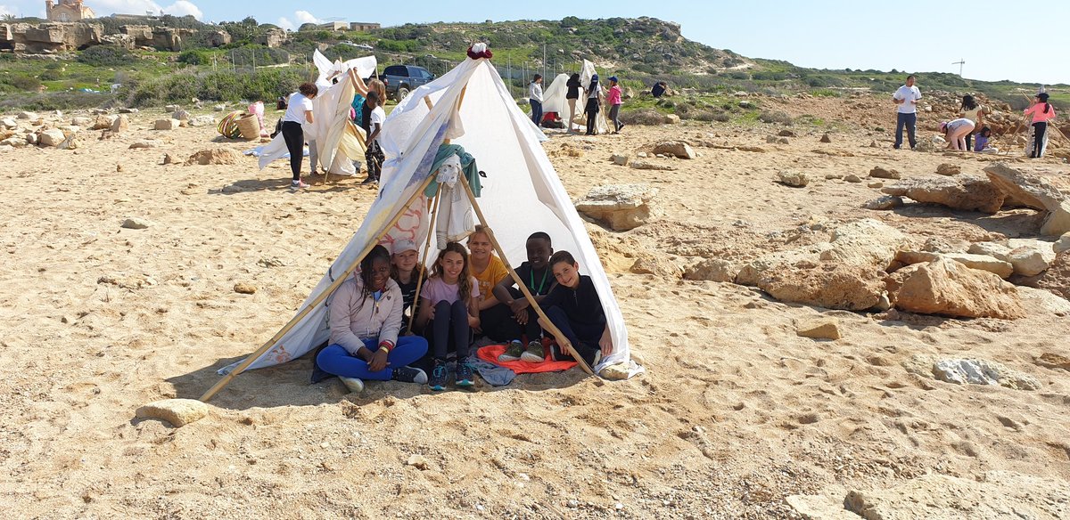 NcbisC's tweet photo. Some amazing tent building skills! (Some,  not so much!) https://t.co/BcejNj3awi