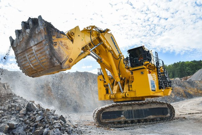 global_highways's tweet photo. . @KomatsuMining updated PC4000-11 mining shovel https://t.co/fw1gr52kQA #komatsu #excavator #hydraulicmining #saferoperation #KomVision #minigshovel #Innovativesafety #WorldHighways #baumaPreview @baumaOfficial #bauma2019 https://t.co/OjNCY1MeXk