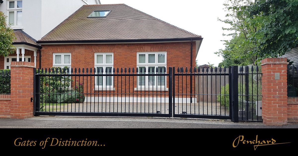 A pair of unequal leaved #slidinggates - space restrictions dont hinder <a href="/PenchardUK/">Penchard UK</a> from providing solutions!  Notice the spearhead #finials across the top too #solutionsprovider #electricgates #restrictedspace #gateinstaller #entrancegate