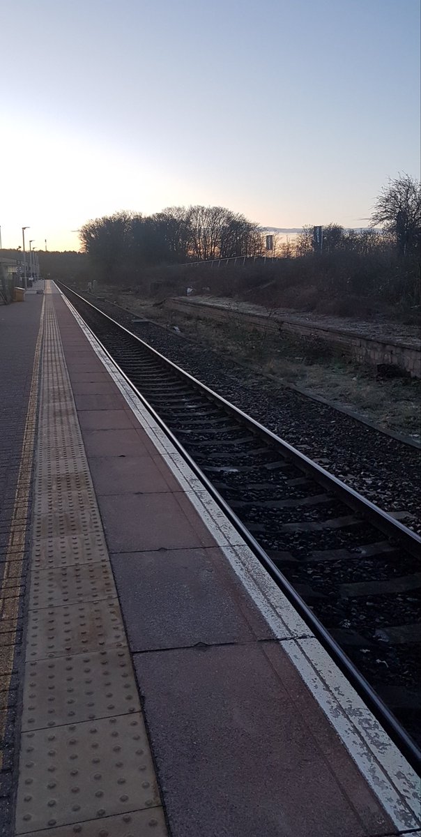 ARETEUK_RichD's tweet photo. Good Morning from a chilly but bright station. Heading into #London today to talk #MajorandComplexClaims with a global insurer.
#POLYGONVATRO #Insurance #InsuranceClaims #DamageControl #AlwaysByYourSide #SpringMorning https://t.co/wEg9RZlMcl