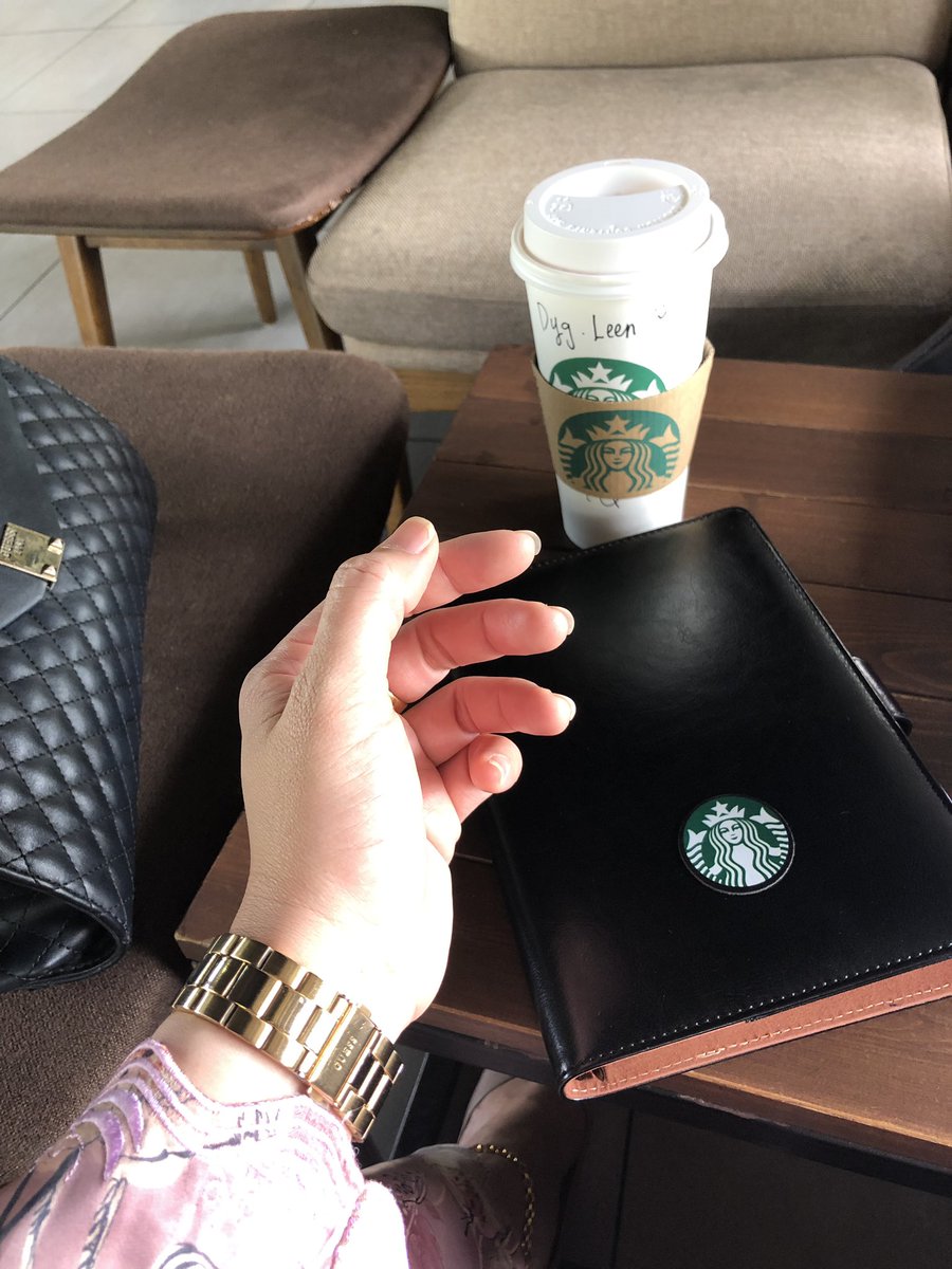 DayangLeen's tweet photo. #signaturehotchocolate will always be a fave. @StarbucksMY dl~ https://t.co/A6Cta1rq1I