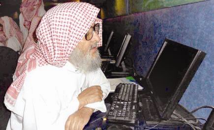 Abdulaziz_Hmadi's tweet image. لديك كبير سن في المنزل؟ أقترح عليك تعليمه هذه المعارف الأساسية لإنقاذه من العزلة:
*إنشاء وتصفح البريد الإلكتروني.
*المشاركة في الشبكات الاجتماعية.
*التعلم والبحث عن المعلومة عبر الإنترنت.
*التعامل مع الخدمات الحكومية والمالية.
*الشراء عبر الإنترنت.
*الحفاظ على الأمان والخصوصية.