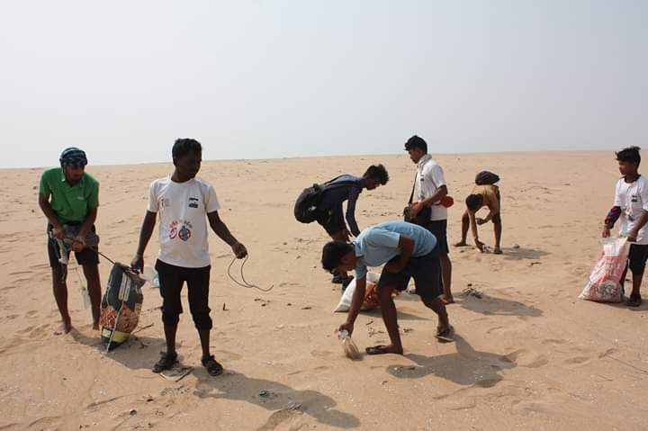 OdishaSeaTurtle's tweet image. As usually we covered our another Coastal Clean-up trekking through 6kms stretch of devi turtle nesting zone, Odisha.... 

#SaveOcean #SaveNature
#SaveOliveRidley #SaveWildlife 
#Youth4Nature #YouthStandsToAvoidClimateChange