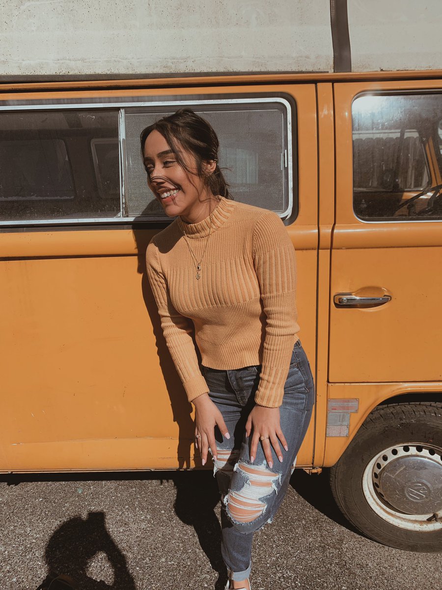 BurnsBreann's tweet photo. Made a 70’s theme on accident.          @marianadiaaz BNB Photography https://t.co/JDugzc9xat