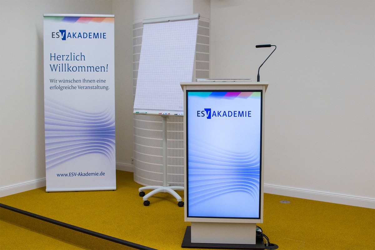 KuchemKonferenz's tweet photo. Die ESV-Akademie #Berlin wurde mit modernster Medien- u. #Steuerungstechnik ausgestattet. Neben neuen #Displays im Eingangsbereich installierten wir u.a. unser #Rednerpult u. eine Mehrzonen-Beschallungsanlage. #KuchemKonferenzTechnik #Kuchem #Konferenztechnik #Systemintegration https://t.co/TnkOIMjUEJ