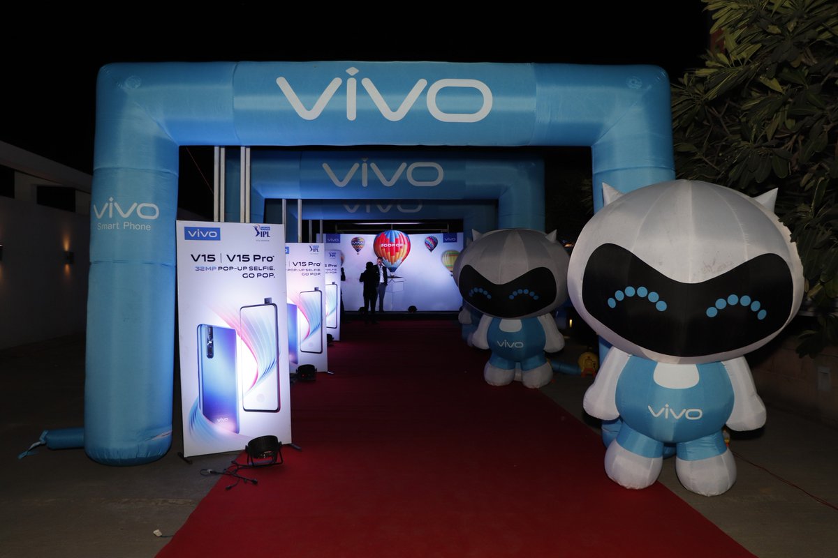 Unicorn_Events_'s tweet photo. Vivo V15 Pro-  GO PRO
Launch of the Vivo new trendy model with magnificent features.
#nagpurlaunch #VivoV15Pro #WhiteHouse #trendy #NewFeatures https://t.co/gx772NDduV