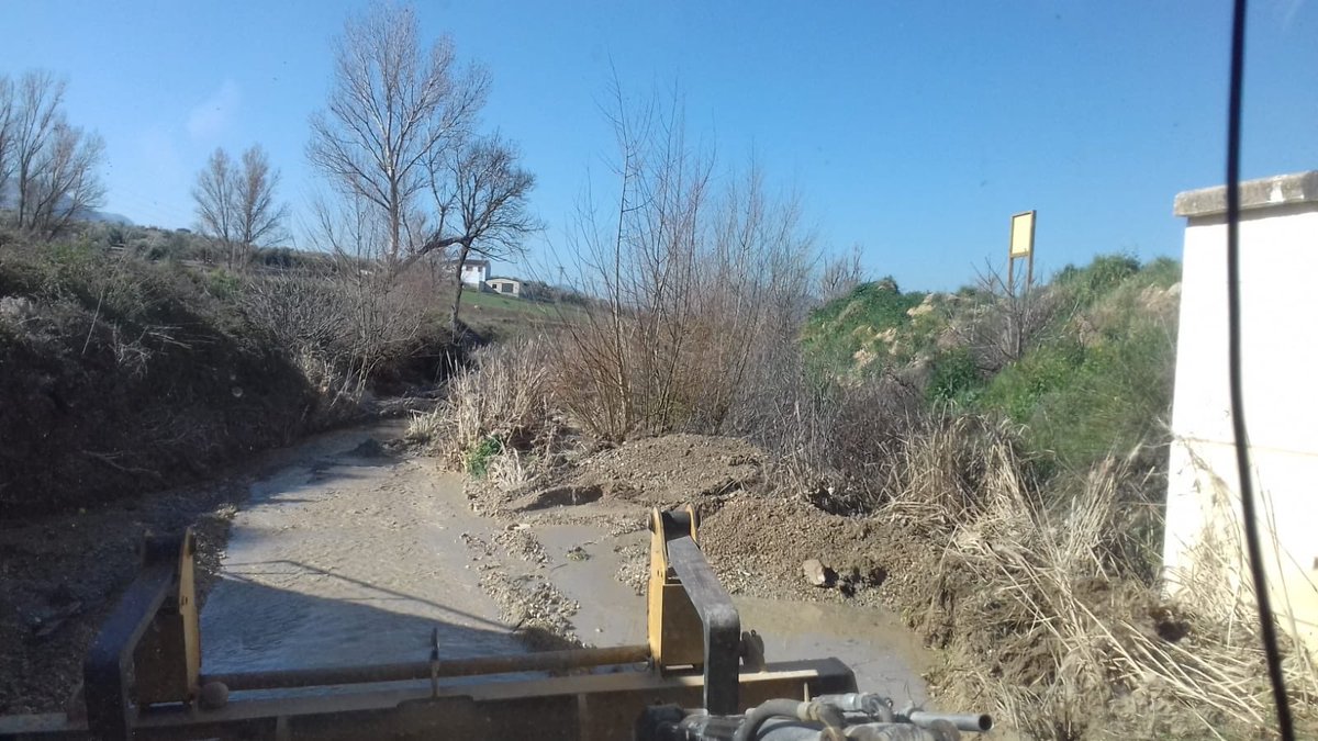 SEMATrabuco's tweet photo. Limpieza del cauce Del Río en su tramo urbano. https://t.co/trYAyZ5BBr