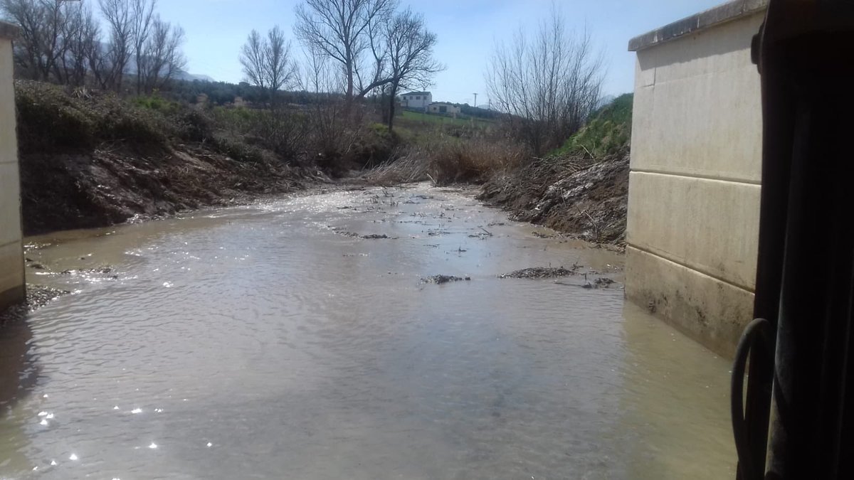 SEMATrabuco's tweet photo. Limpieza del cauce Del Río en su tramo urbano. https://t.co/trYAyZ5BBr
