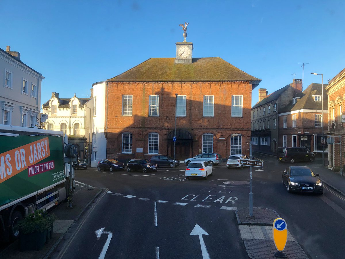 WarrenWhyteUK's tweet photo. The @VilliersHotel Old Town Hall is looking splendid on this lovely early spring morning. #Buckingham @Visit_Bucks #viewfromthetopdeck #ShouldHaveBroughtMyShades #LoveBuckingham https://t.co/zl7P1TKZaQ