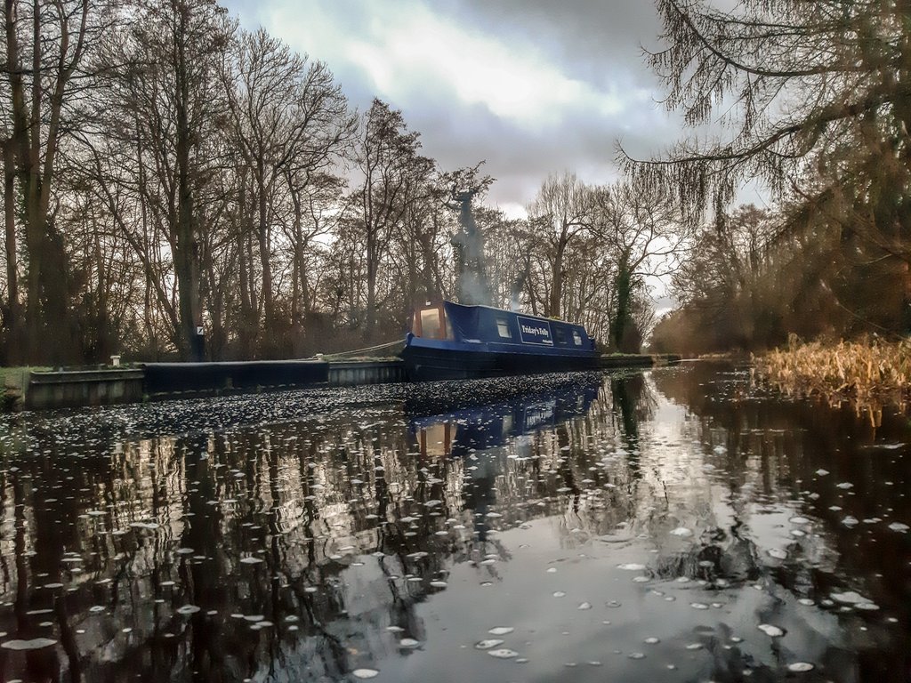 FridaysFolly's tweet photo. All set for our first adventure of 2019  afloat the Folly #boatsthattweet https://t.co/fKcxOZEtG3