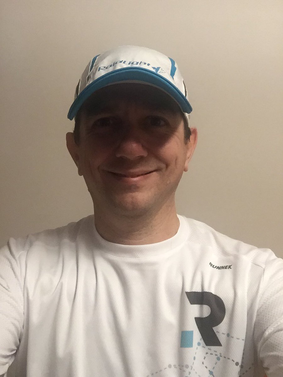 miguelgiron1975's tweet photo. Salida del #Norte de los @CLUB_RRT  anoche de blanco y yo luciendo la camiseta del patrocinador del #EarlyFrikiRunningFaller 2019 @RUNNING_CV #Fallas2019 #FallasIsComing #Run4Fun https://t.co/60gIsa8HlE