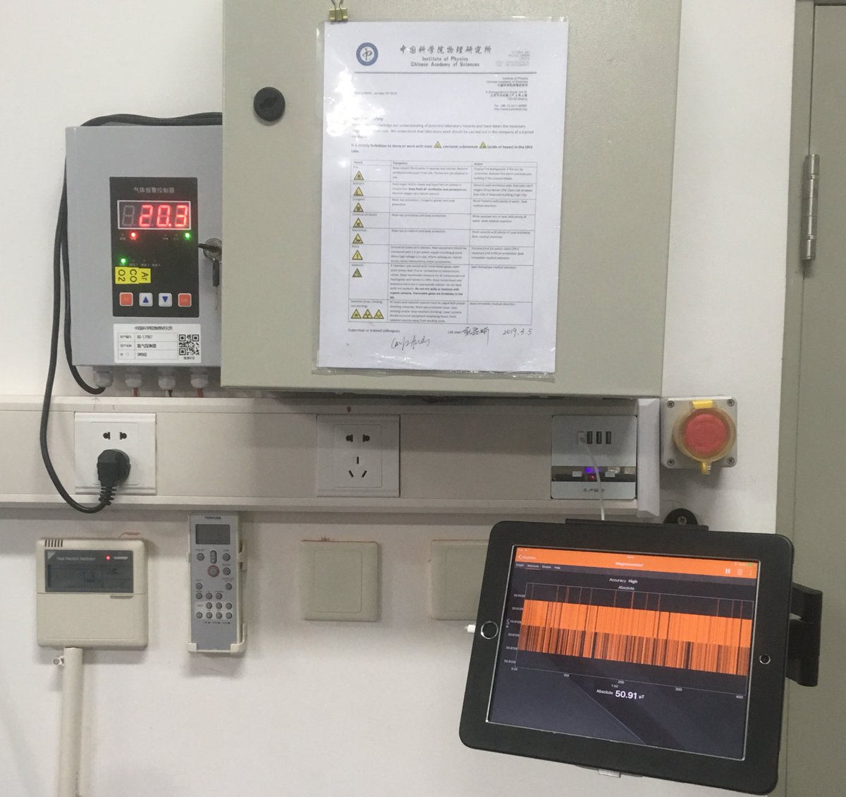 PalmaLab_'s tweet photo. A new addition to the labβs safety panel, thank you @rwth_phyphox @RWTH for helping make our lab quieter and pot. safer #RealTimePhys #RealTimeChem #labsafety https://t.co/YEfx1zgUc5