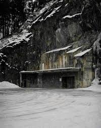 KoalusES's tweet photo. #Sabiasque uno de los centros de datos más seguros está en #Suiza 🇨🇭 ? Se encuentra ubicado en un antiguo bunker nuclear. Aún en caso de apocalipisis tus datos están a salvo. 💻 https://t.co/alpO2U96nc