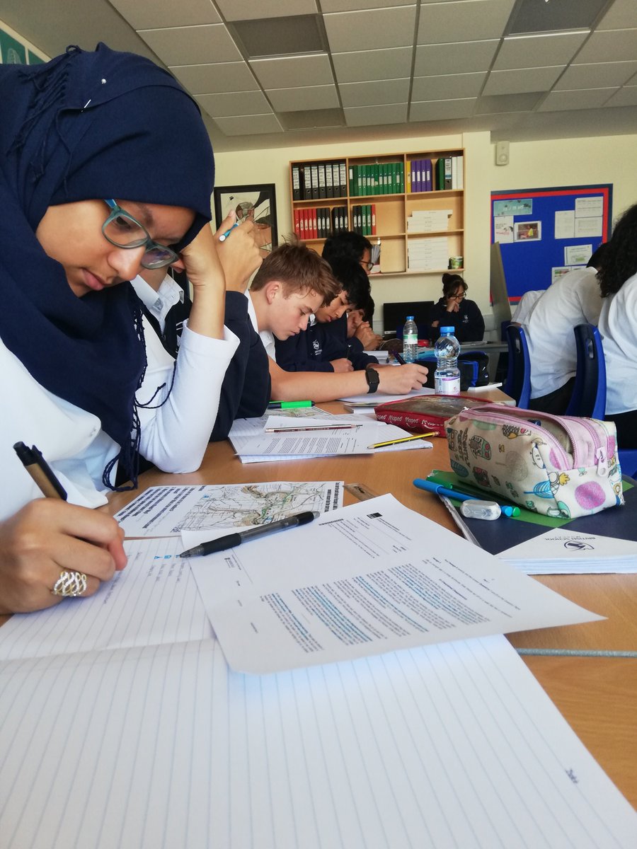 BSMuscatEnglish's tweet photo. Cross-curricular English-Geography to decode complex texts in space and time #whosupformapreading #FLEnglish #examcountdown https://t.co/ZQ9UGbdVsk