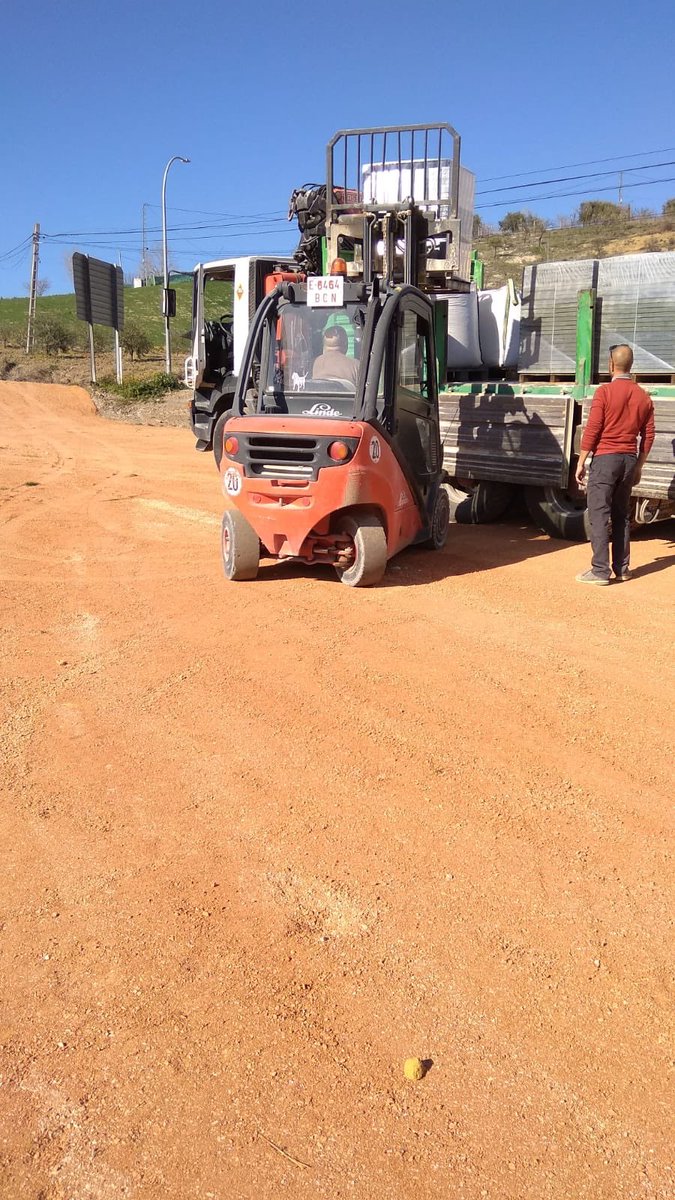 SEMATrabuco's tweet photo. Descargando material en el nuevo acopio de la salida de Archidona, nueva ubicación ya que tenemos varias obras próximas a este lugar.
C/Santo Domingo, C/Colón, C/Pinos, C/Francisca Aguilera Pelaez y C/ Vva. De Tapia. https://t.co/aD7u0EzrZ6