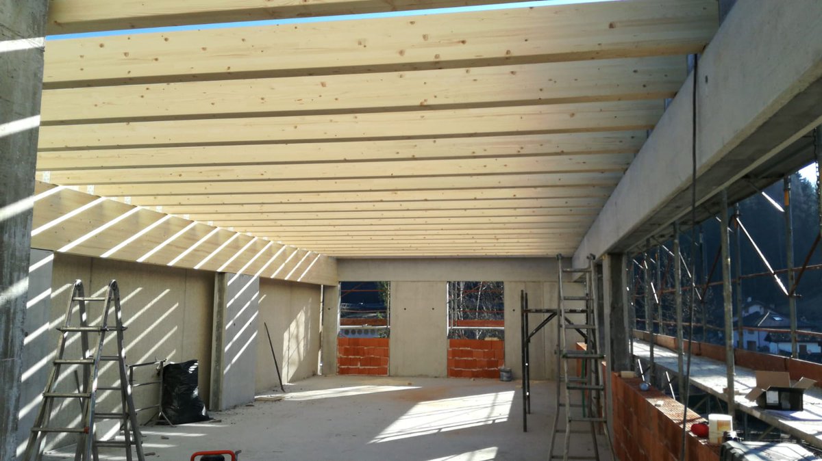 ArmalamS's tweet photo. Tre giorni di intenso lavoro e circa 300 mq di tetto piano sono già finiti! Ecco un ns cantiere a Civezzano (TN). Infoline : 0461538475 https://t.co/xTaDArXHeu
