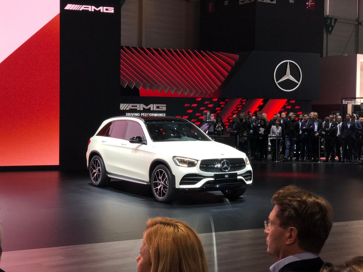 grupoconcesur's tweet photo. ➡️¡Comenzamos con algunas de las presentaciones, nuevo #CLA Shooting, #GLC con facelift, #GLE 53 AMG  #smartforease 🚘🌟
 #GIMSSWISS  #MBGIMS19 https://t.co/ja9E0pNKvc