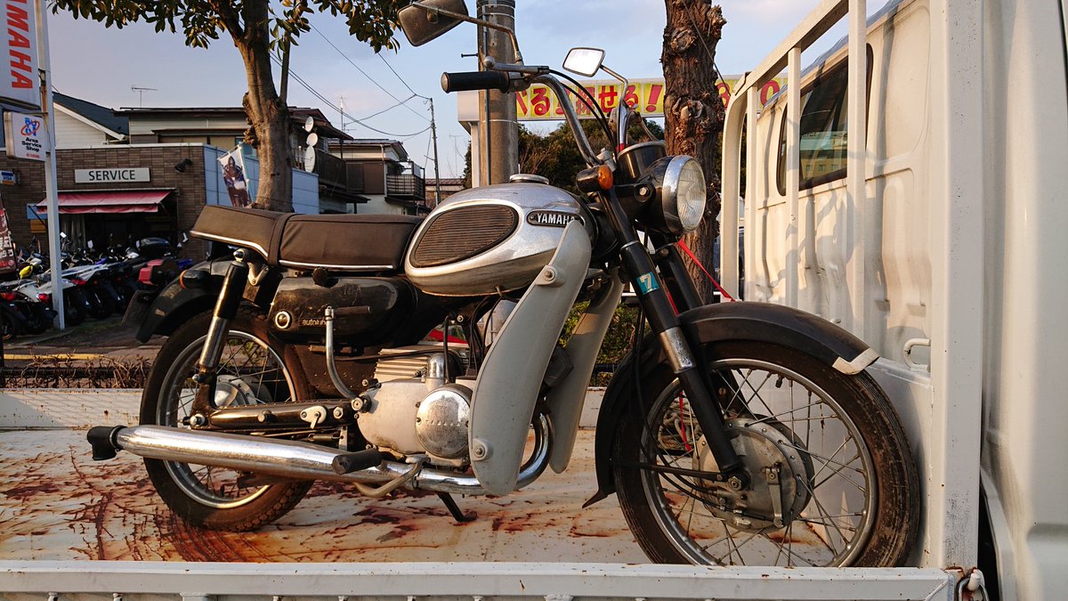 yspmitaka's tweet photo. 出張先には自分よりだいぶ先輩のバイクがお待ちになってました。YA-6(1964年製)、コミュニケーションプラザに展示されてるバイクですね #YA6 https://t.co/rE6KpLvj4f