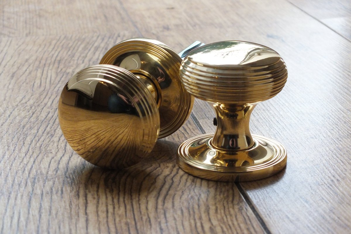 BritIronmongery's tweet image. Amazing set of #polishedbrass #doorknobs from @BritIronmongery
These #vintageknobs have a slightly decorative reeded/#beehive design
#Britishmade, individually #handfinished &amp;amp; available in over 25 metals &amp;amp; finishes, including real, #sandcast #bronze.
britishironmongery.co.uk/gallery/polish…