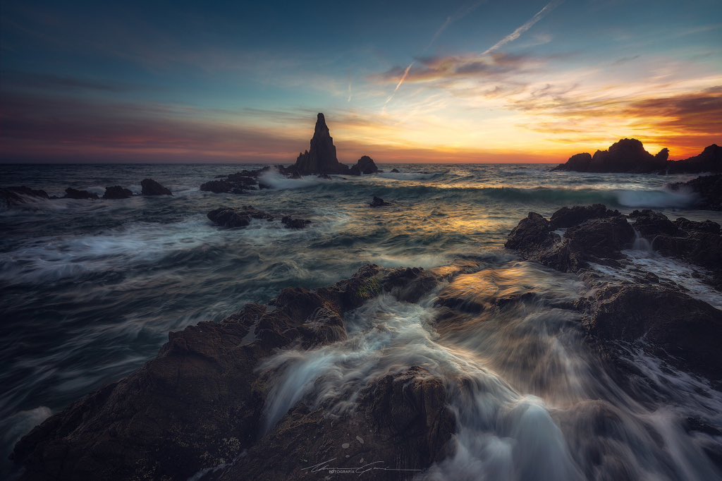 Situado en las cercanías del acantilado del Cabo de Gata, Arrecife de las Sirenas #Almeria @AlmeriaTourism @AndaluciaenFoto @andaluciaparais